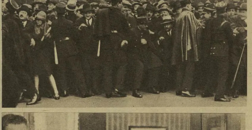 Le service d’ordre contient la foule lors de la reconstitution.
