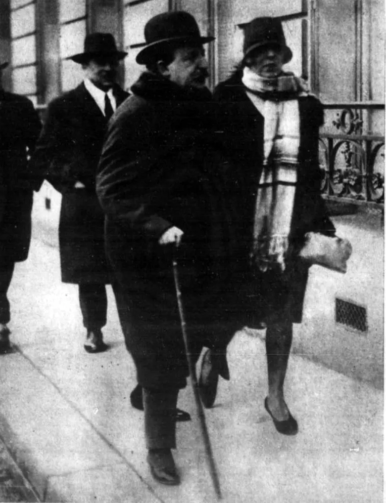 Jane Weiler et son avocat Moro-Giafferi, le jour de la reconstitution.