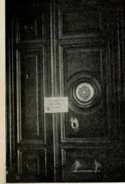 La porte de l’appartement à Madrid, fermée par un scellé de police.