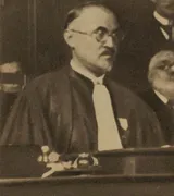 Portrait de Peyre dans le journal