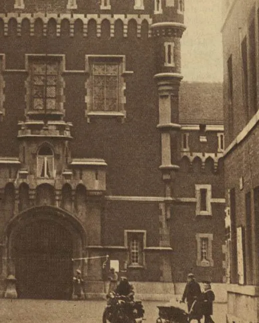 L’entrée de la prison de Liège photographiée pour le reportage de mai 1938.